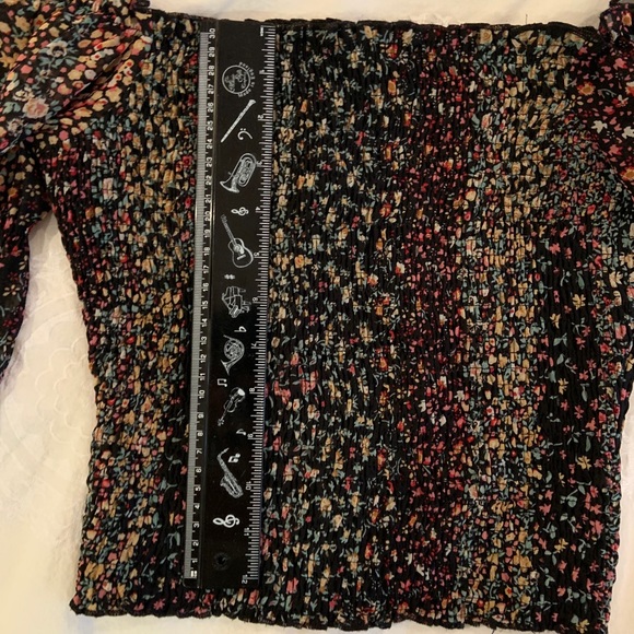 Lulu off the shoulder floral top - Picture 6 of 7